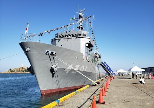 多用途支援艦の「ひうち」が鳥取港にやって来た！
