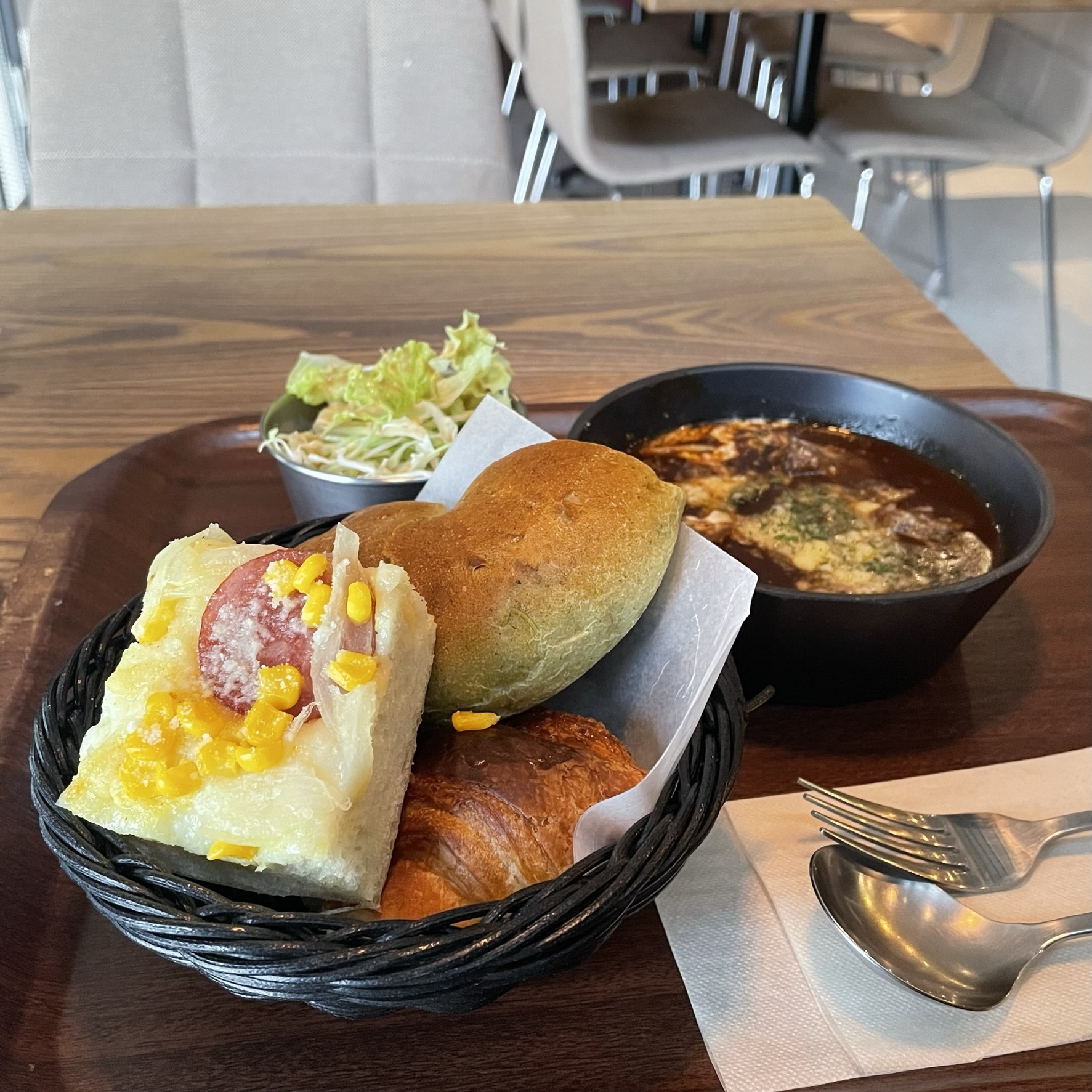 TREES COFFEE COMPANYハートランドマミー店でパンのバイキング